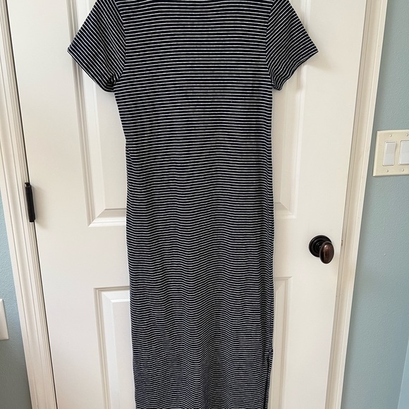 Old Navy Striped Navy and white maxi tee shirt dress - Picture 4 of 4